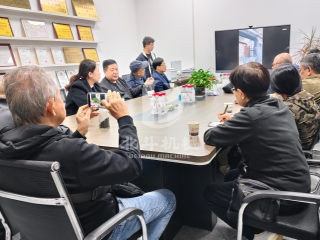 共话合作新篇!印尼考察团与芭乐视频IOS下载张总洽谈芭乐视频APP在线观看项目